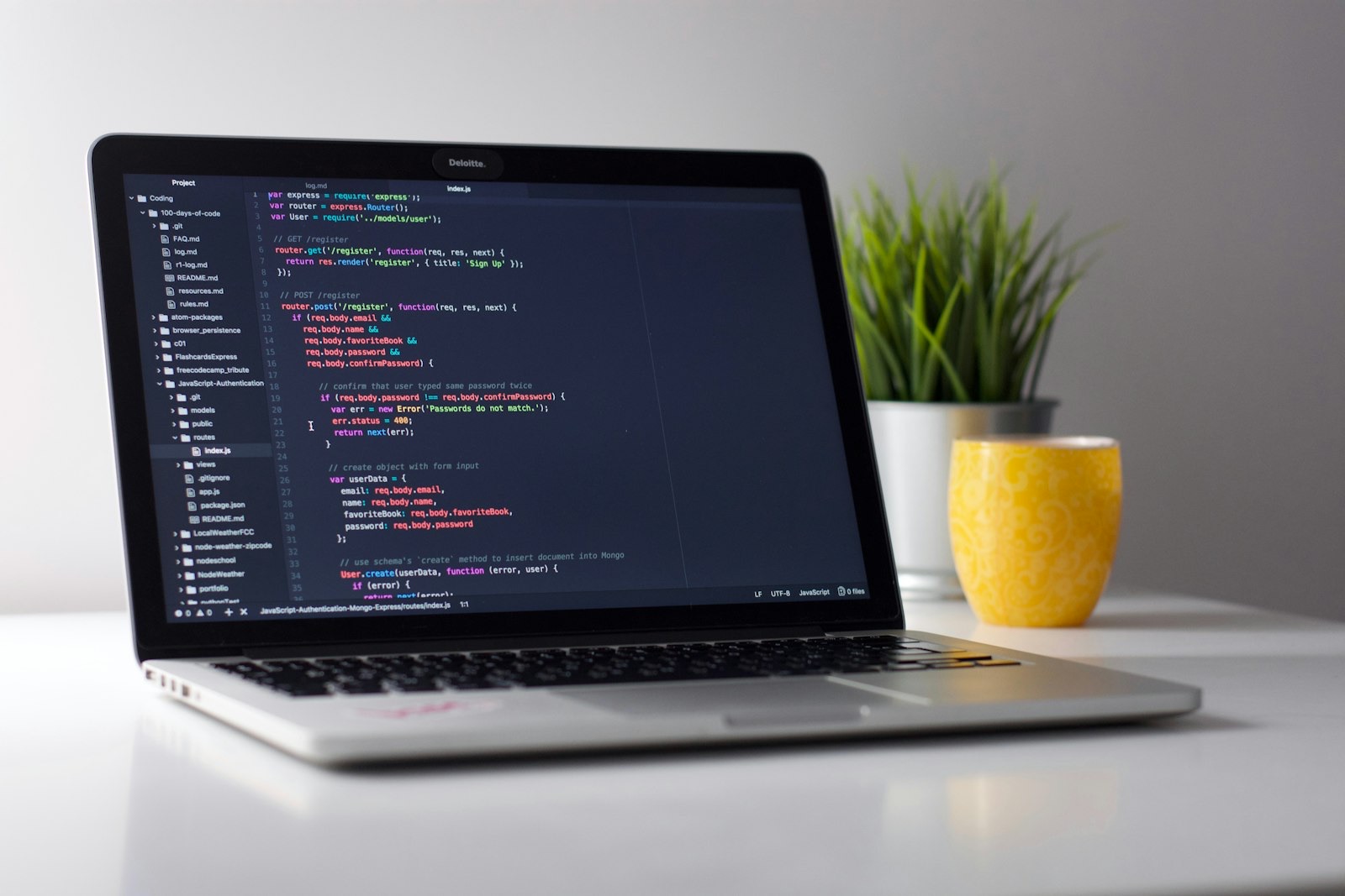 Editor preview comparing website builder dashboards